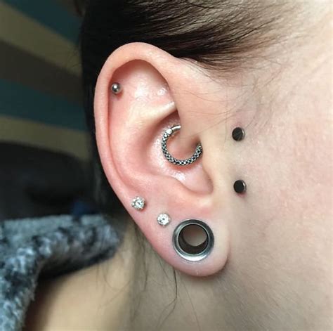 8 gauge stretched ears